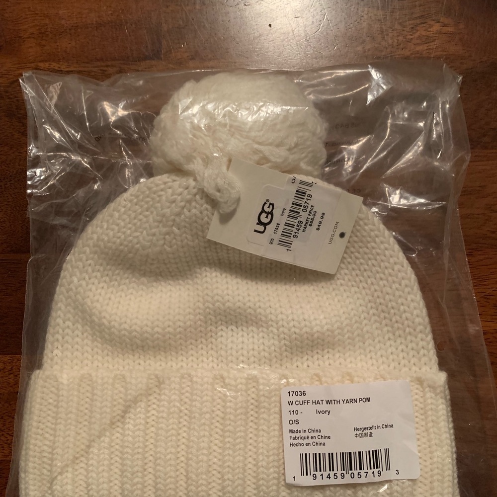 UGG Pom-Pom Knit Hat. NWT. Ivory. One Size. - Picture 5 of 6